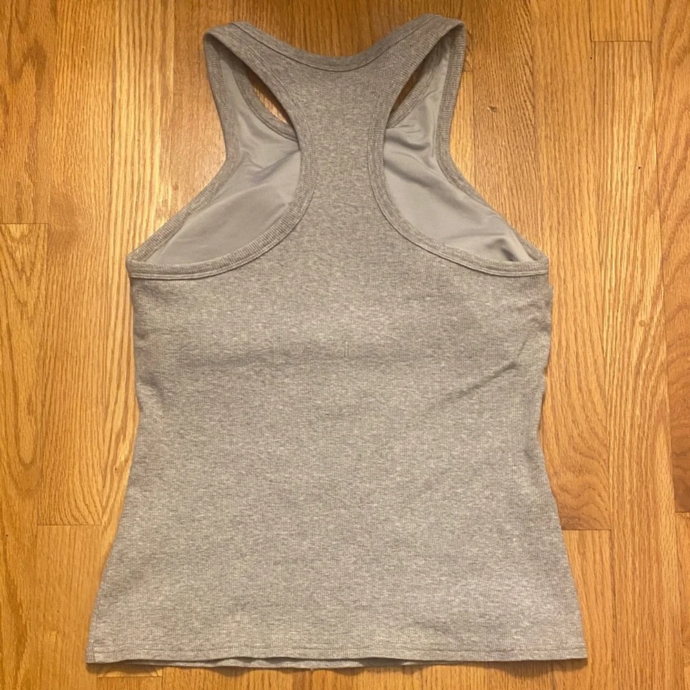 ALO Yoga Women's XL tank with built in bra - Picture 3 of 4